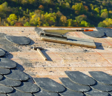 7 Signs You Need to Hire Slate Roof Repair Services
